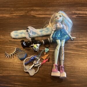 Monster High Frankie Stein 2021 with Accessories T-200